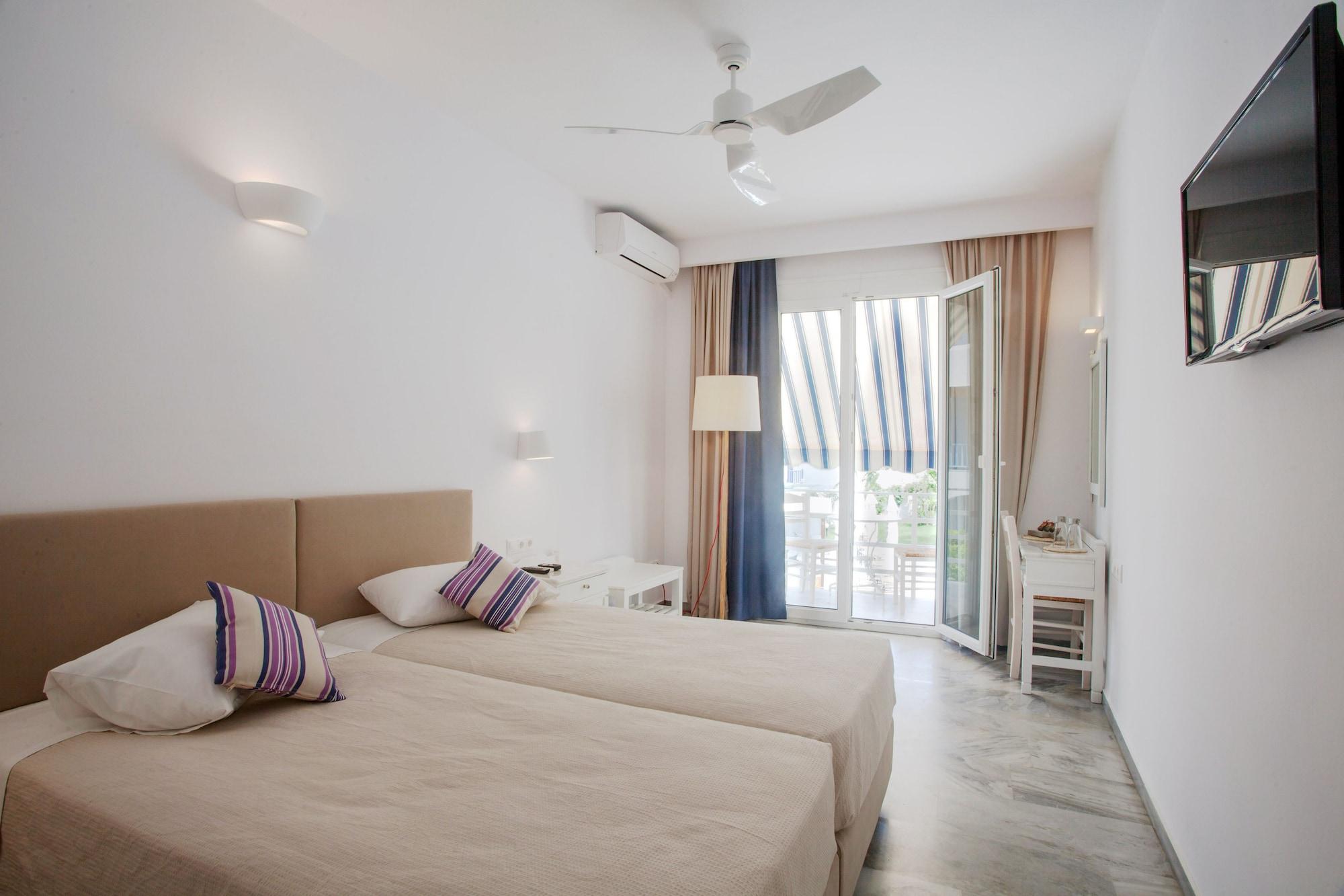 Hotel Paros Екстериор снимка